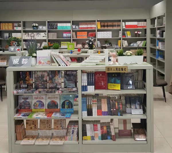 PG国际旗下四川人民社图书专架现身成都地铁，营造全民阅读氛围，助力书香成都建设