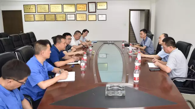  省新闻出版广电局邹吉祥局长一行到四川新华印刷有限责任公司调研指导教材生产和环保工作