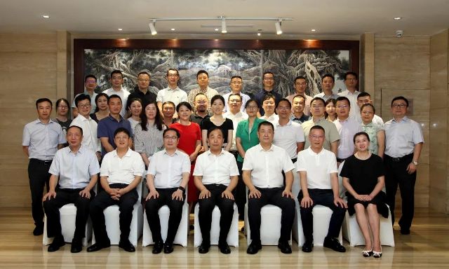 PG国际党委副书记、执行董事、总经理李强任新一届四川省上市公司协会副会长